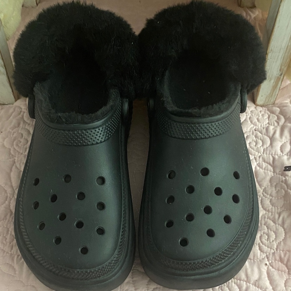 CROCS Black Fuzzy Lined Classic Clogs